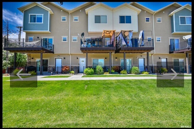 Building Photo - 3887 1530 W