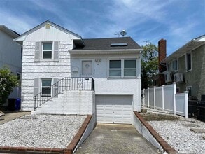 Building Photo - 555 E State St