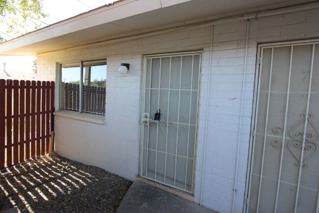 Foto del edificio - 9230 N 6th St