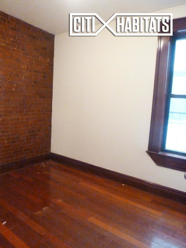 Building Photo - 350 E 67th St