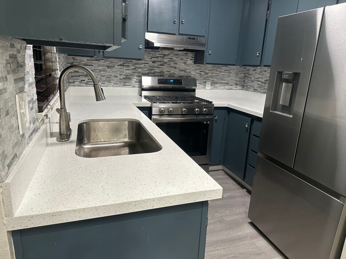 Foto principal - 9690 Elmview Dr
