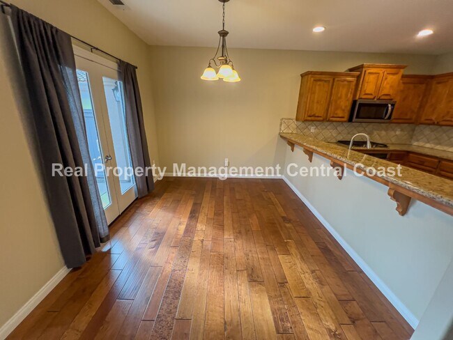 Building Photo - AVAILABLE MAY - Spacious Atascadero Home -...