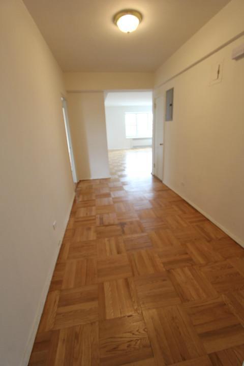 Foto del edificio - 2 bedroom in Rego Park NY 11374