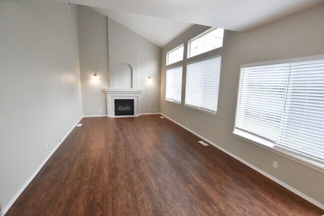 Building Photo - 7103 77th Dr NE