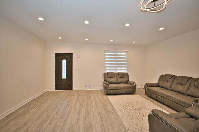 Foto del edificio - 4616 N Kostner Ave