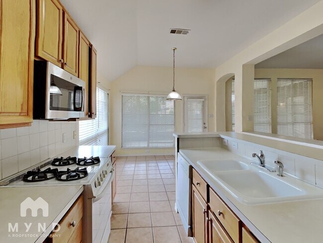 Building Photo - 8349 Everglades Cir