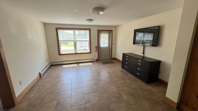 Building Photo - University Student Rental available for th...