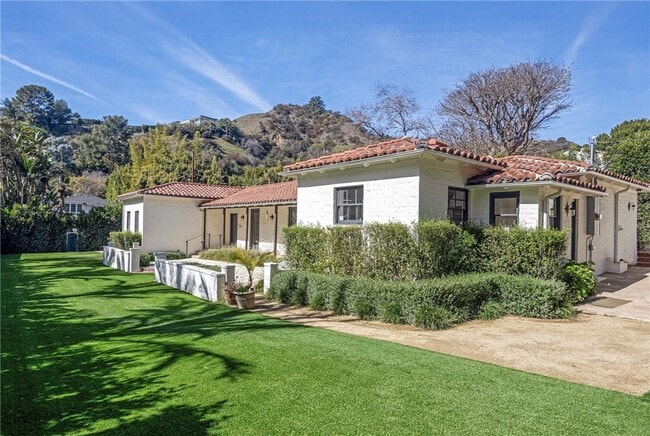 Building Photo - 1720 Coldwater Canyon Dr