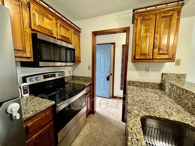 Foto del edificio - 12027 W 58th Pl