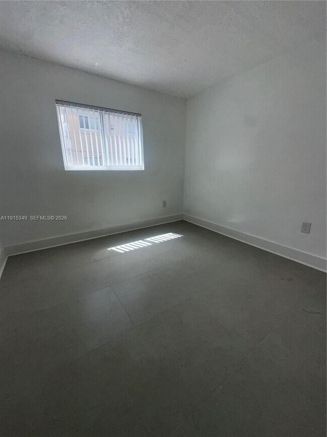 Foto del edificio - 500 NW 24th Ave