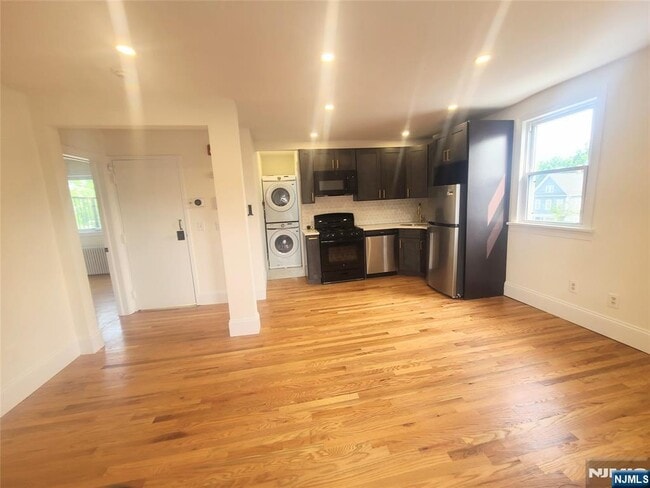 Building Photo - 35 Pangborn Pl
