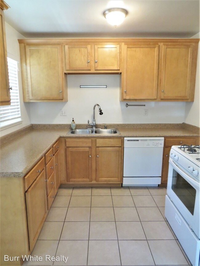 Building Photo - 3 br, 1 bath House - 913 W. 20th St.