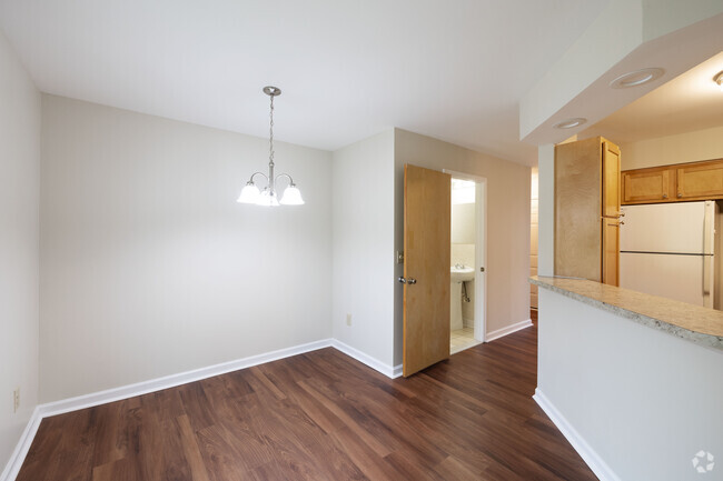 B3 Floor Plan - 2BR, 1.5BA - 1049SF - Dining Room - Dutch Village Apartments