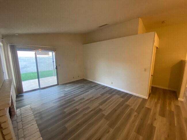 Foto del edificio - Charming Single Story Home in Prime Location