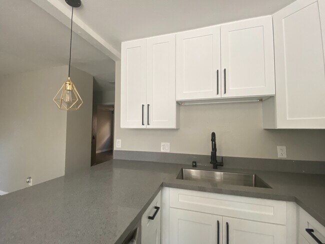 Foto del edificio - 4226 Chamoune Ave