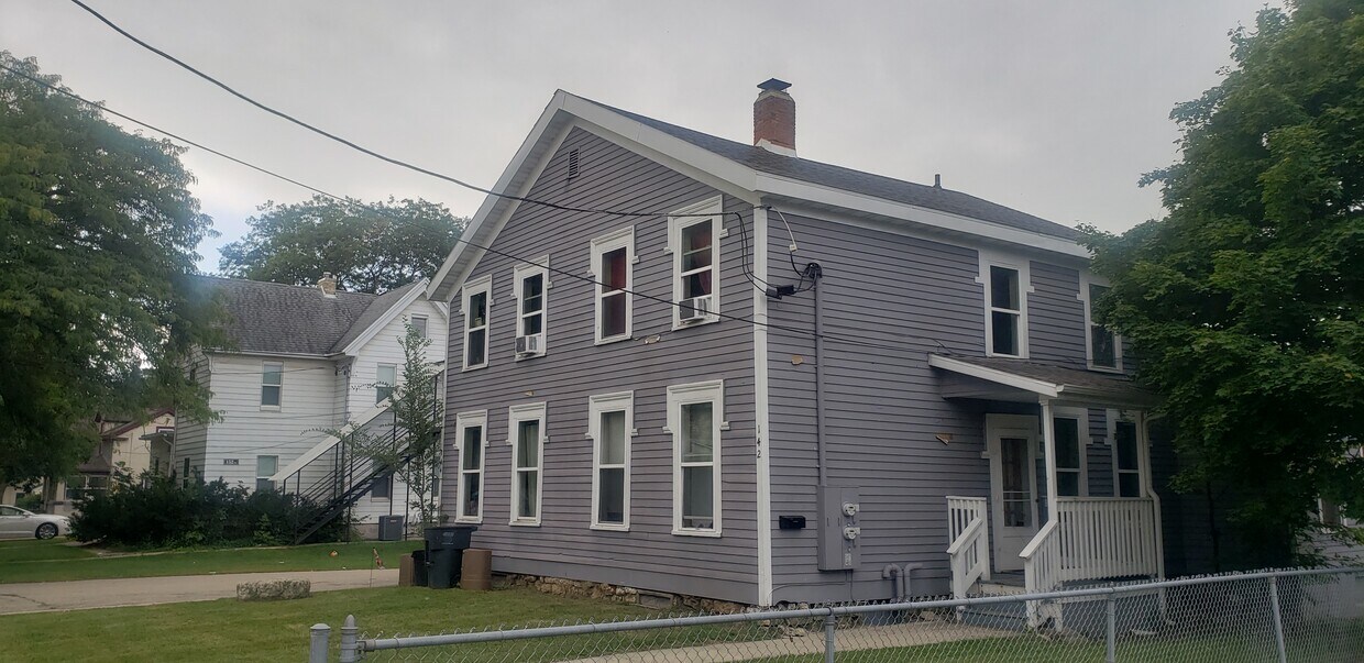 Foto del edificio - 144 S Franklin St