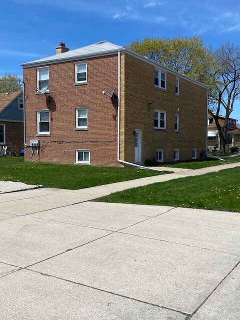 Building Photo - 7401 W 58th Pl