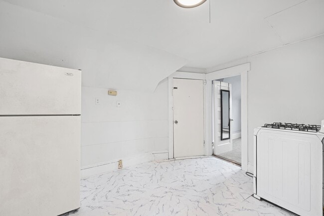 Building Photo - 72 Halstead Ave