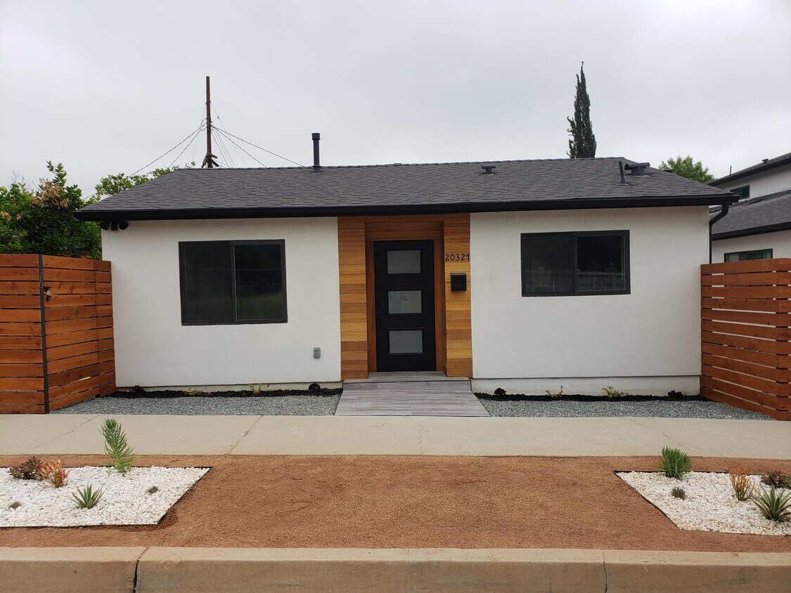 Primary Photo - 20327 Califa St
