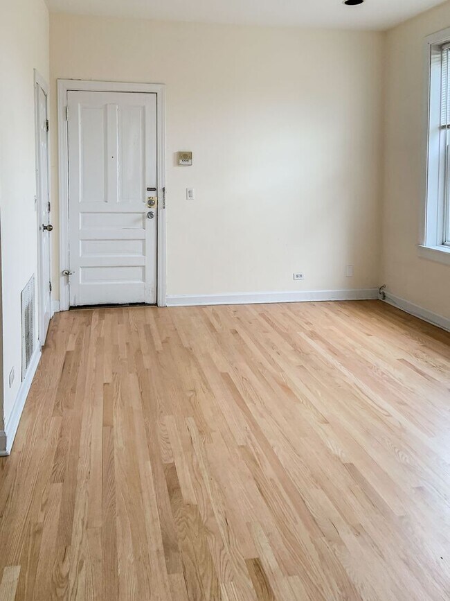 Foto del edificio - 2311 N Southport Ave