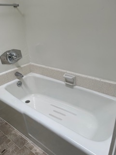 Baño completo en planta alta - bañera - 1741 Camden Ave