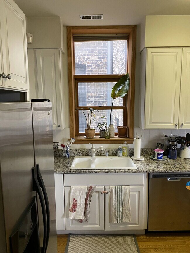 Foto del edificio - 509 N Racine Ave