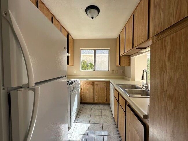 Building Photo - Great house in the Heart of Spring Valley