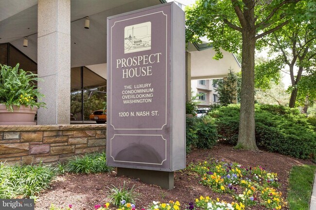 Foto del edificio - 1200 N Nash St