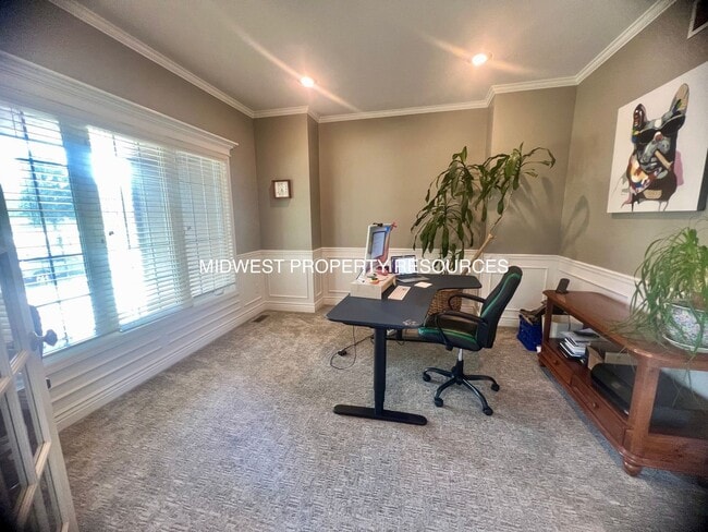 Building Photo - Exquisite 4-Bedroom Home with Spacious Fam...