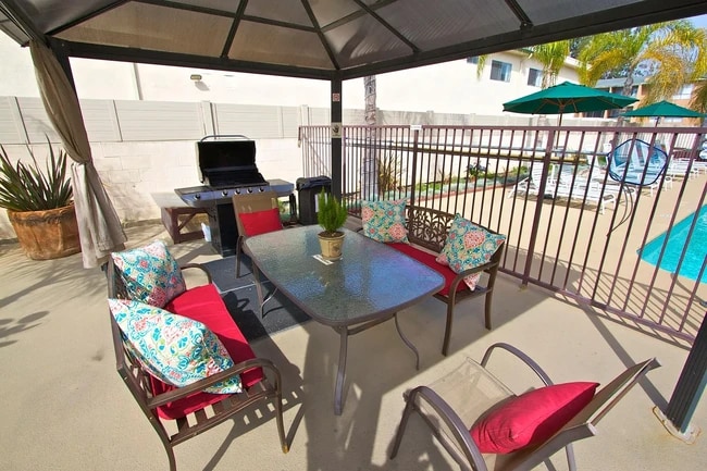 Foto del edificio - Chateau Garnet Apartments