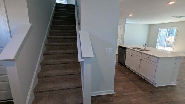 Building Photo - 140 Ponderosa Lp