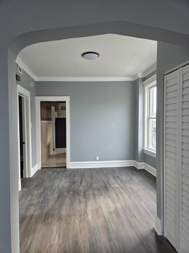 Building Photo - 1425 W 62nd St