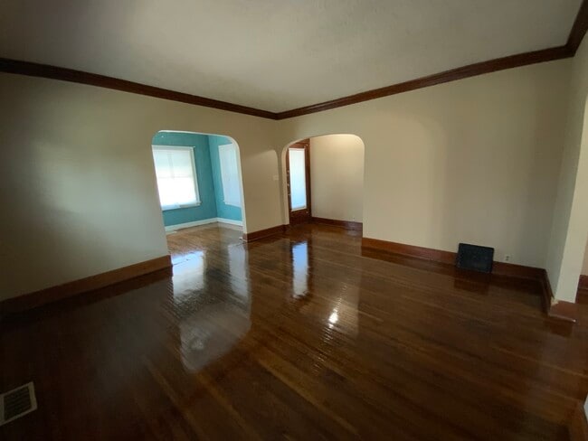 Building Photo - 123 N Gilbert St