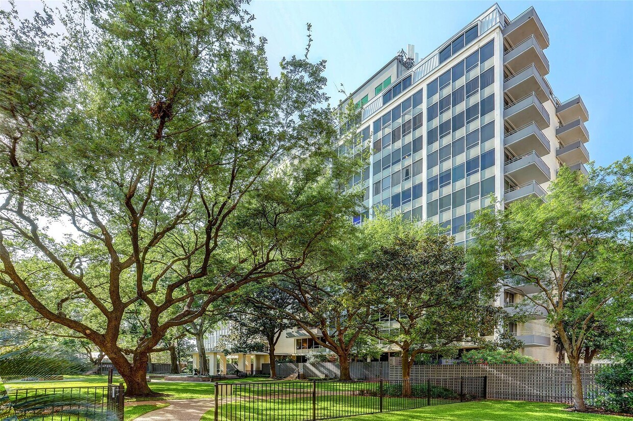 Primary Photo - 2701 Westheimer Rd