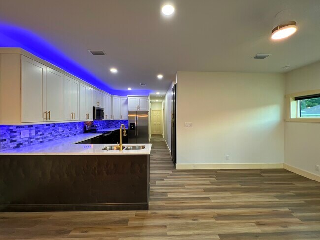 Building Photo - 8278 Molina St
