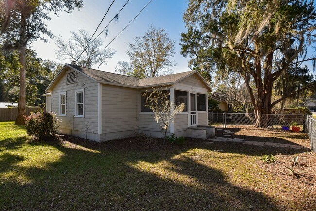 Building Photo - 517 NW 27th Ave