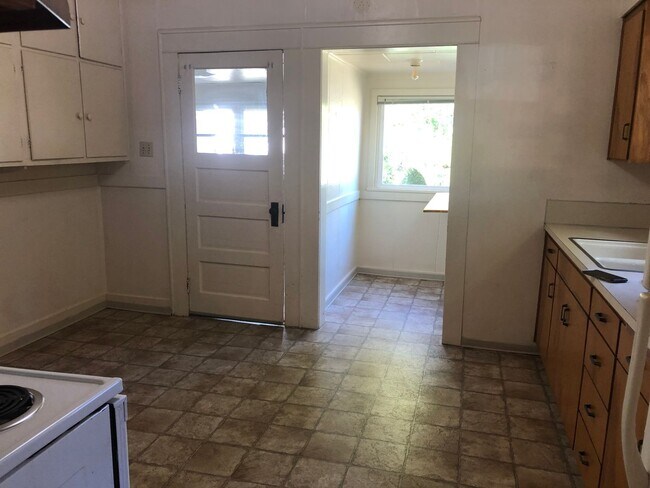 Foto del edificio - 2 bed/1 bath house in the Historic Washburn District