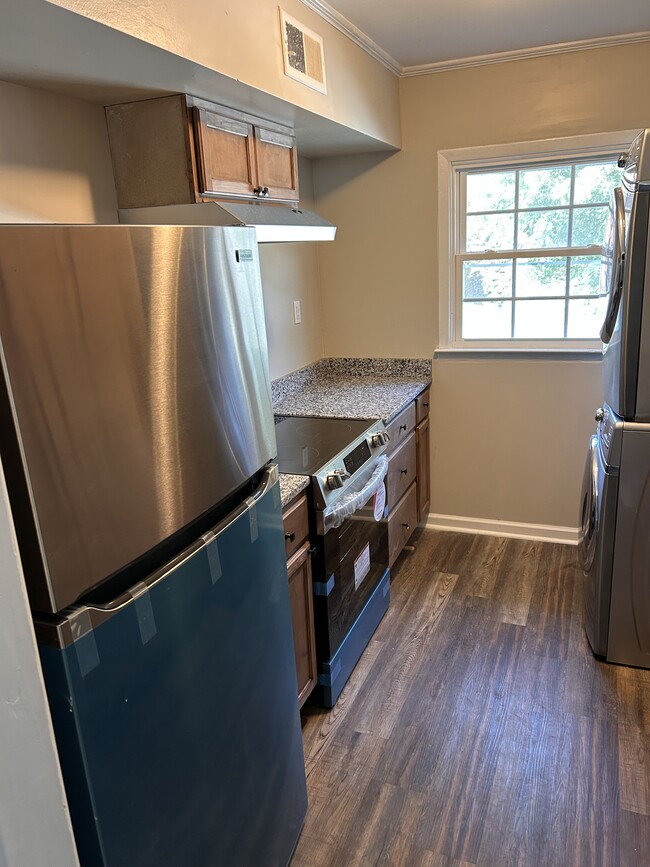 Kitchen with Stanless steel appliances - 1111 W Green St