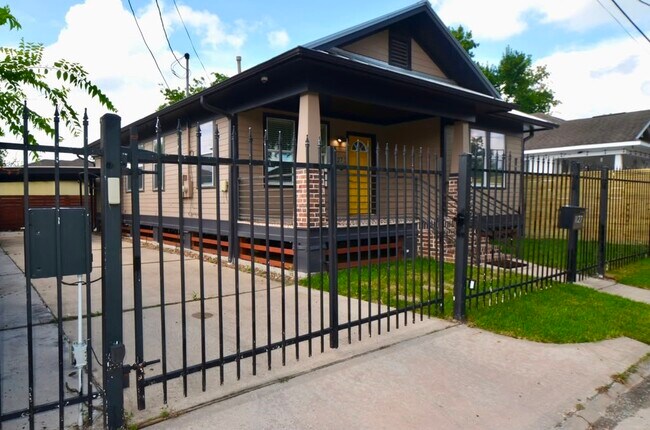 Foto del edificio - 1127 Hammock St