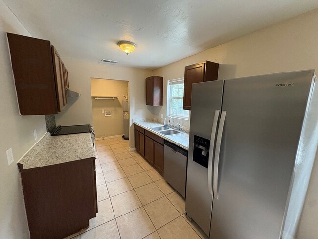 Building Photo - 3 Bed / 2 Bath Single-Family Home Near Downtown Eustis