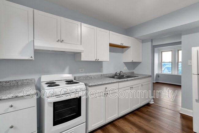 Building Photo - 425 Porter Ave