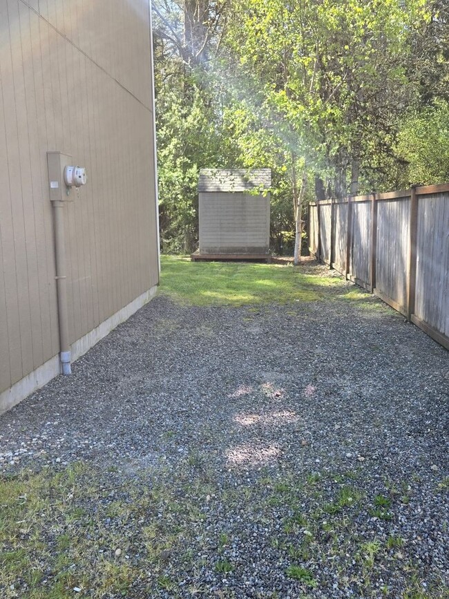 Foto del edificio - STATUS: AVAILABLE |R16| $2450