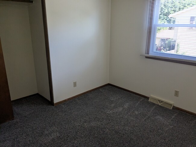 Building Photo - 617 11th Ave