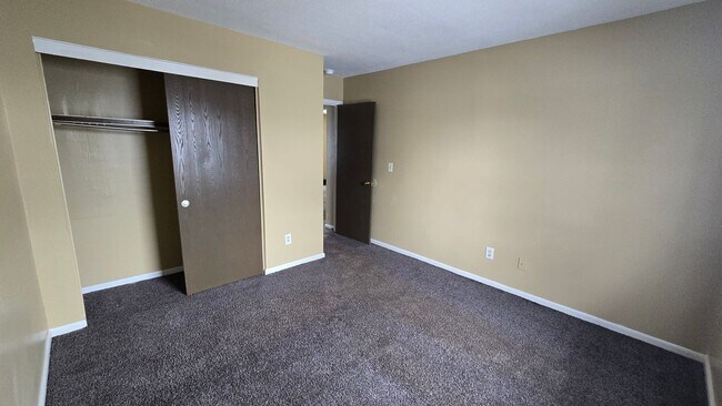 Foto del edificio - 102-108 S. Bradner Ave