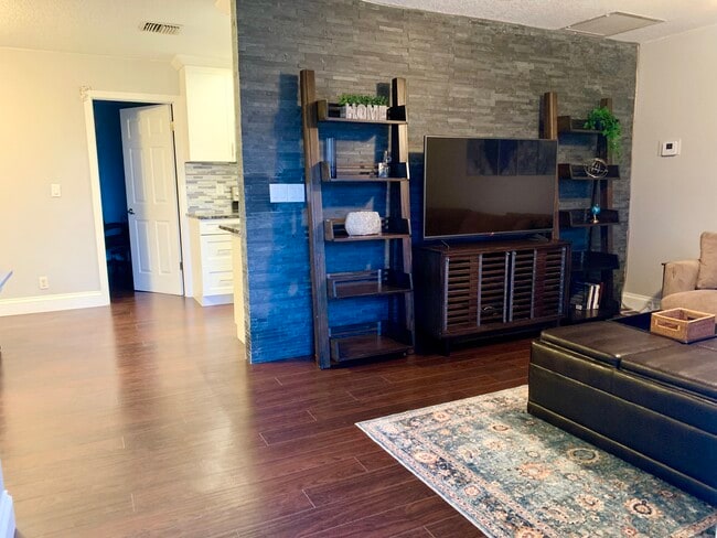 Photo - 11883 Sturbridge Ln Townhome