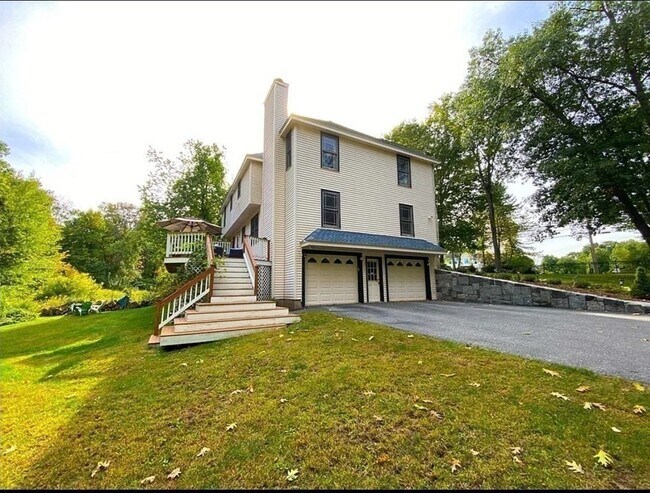 Foto del edificio - 340 River Rd