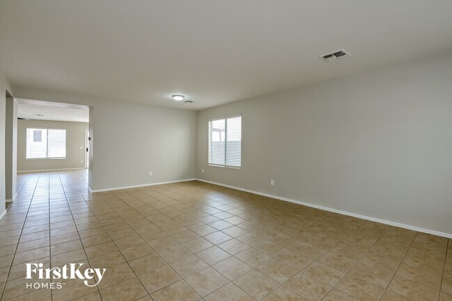 Foto del edificio - 5747 W King Snake Dr