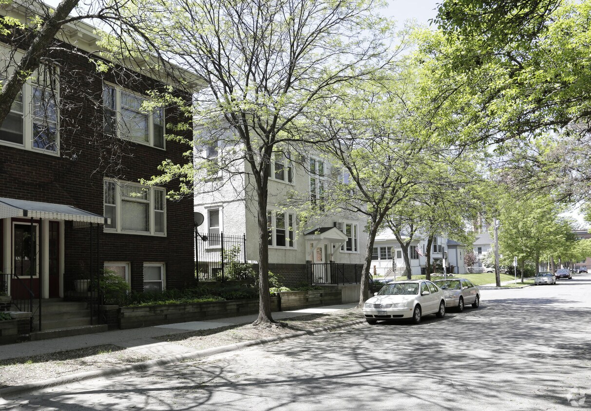 Building Photo - 901 15th St E