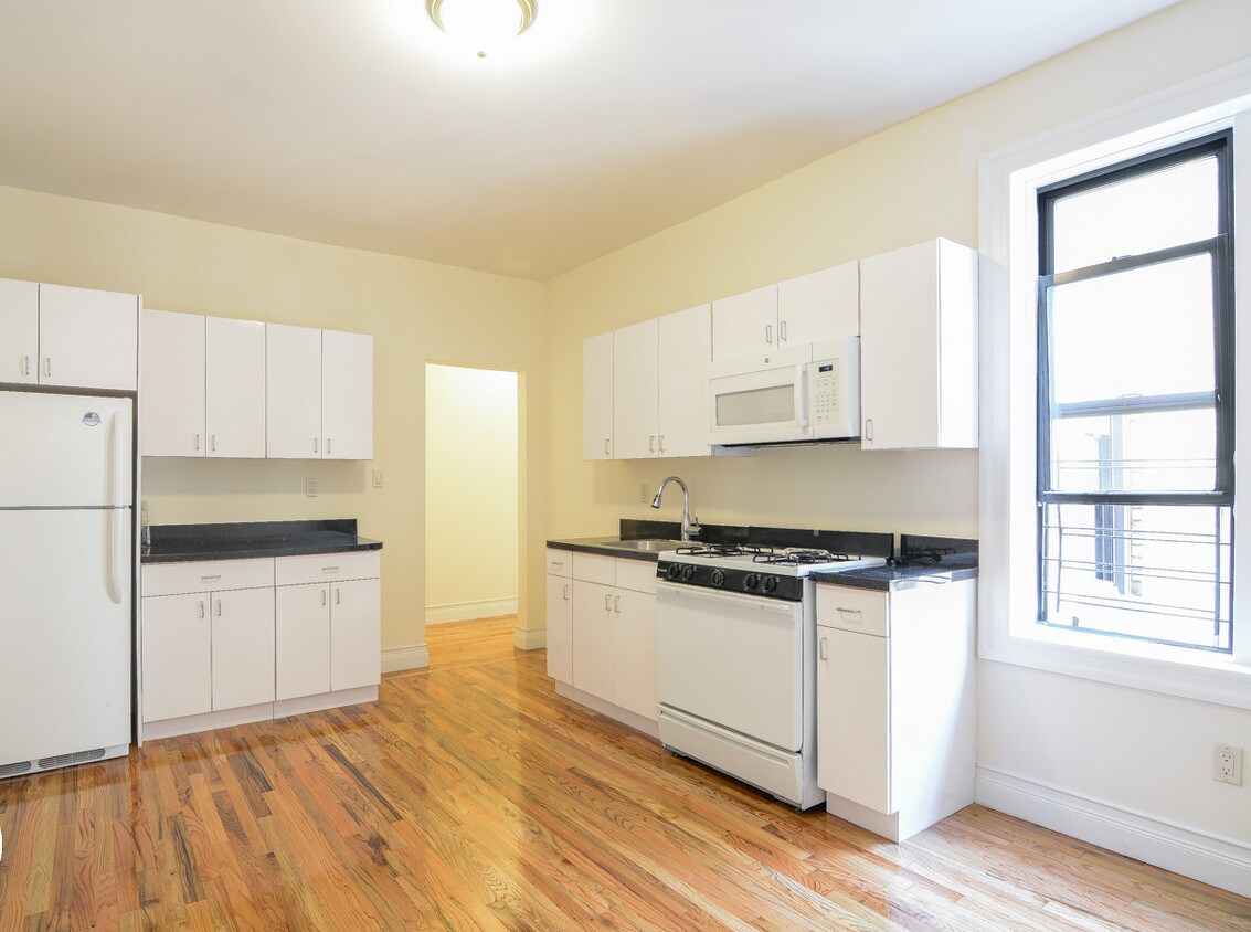 Primary Photo - 613 E 16th St
