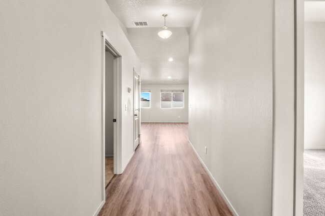 Building Photo - Newer 3 Bedroom, 2 Bath Airway Heights Ran...